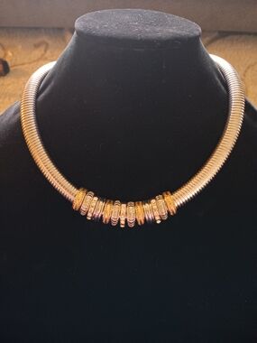 Elegant Two-Tone Gold Collar Necklace with Textured Beads